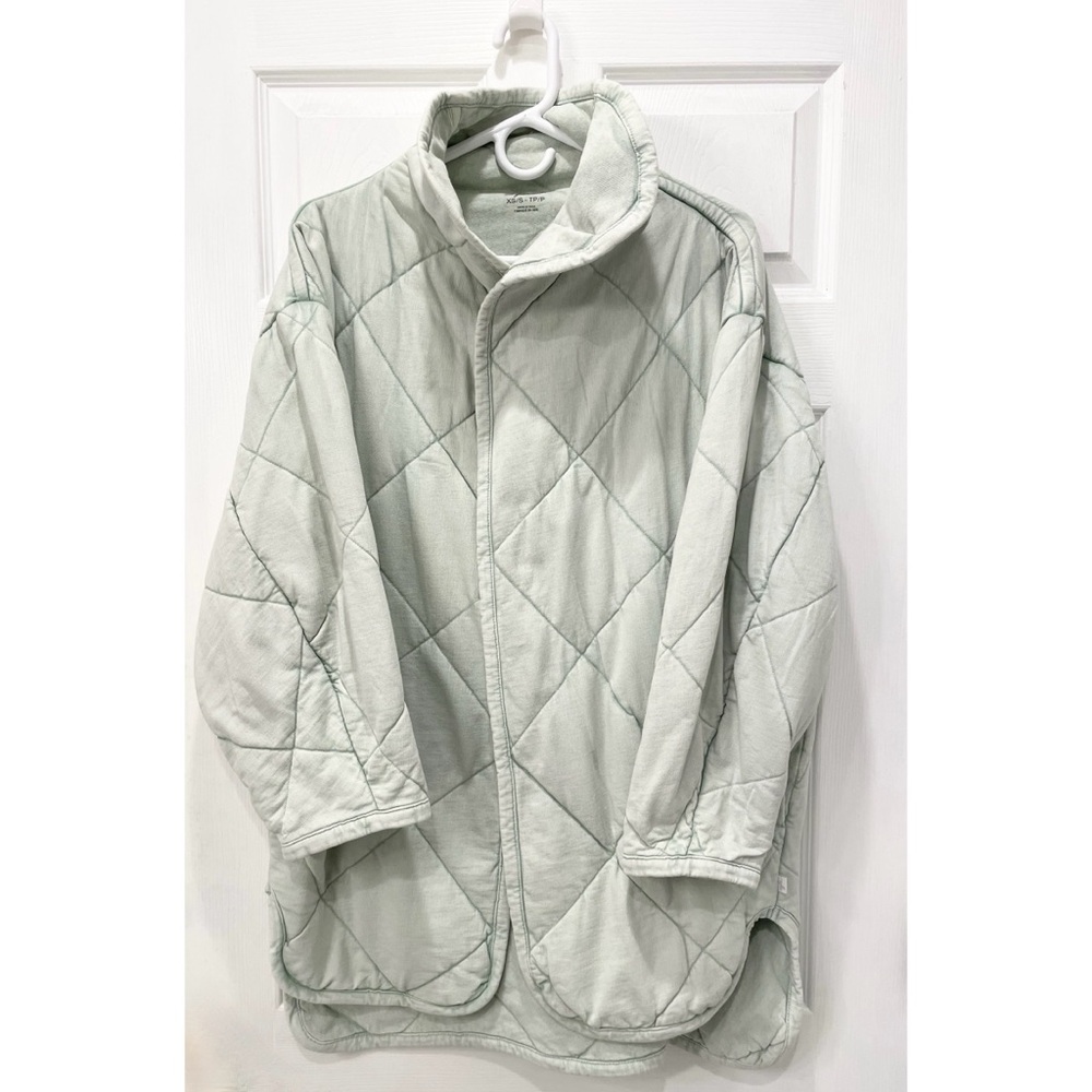 Urban Outfitters 🌺 Out From Under Aurora Quilted Lounge Jacket